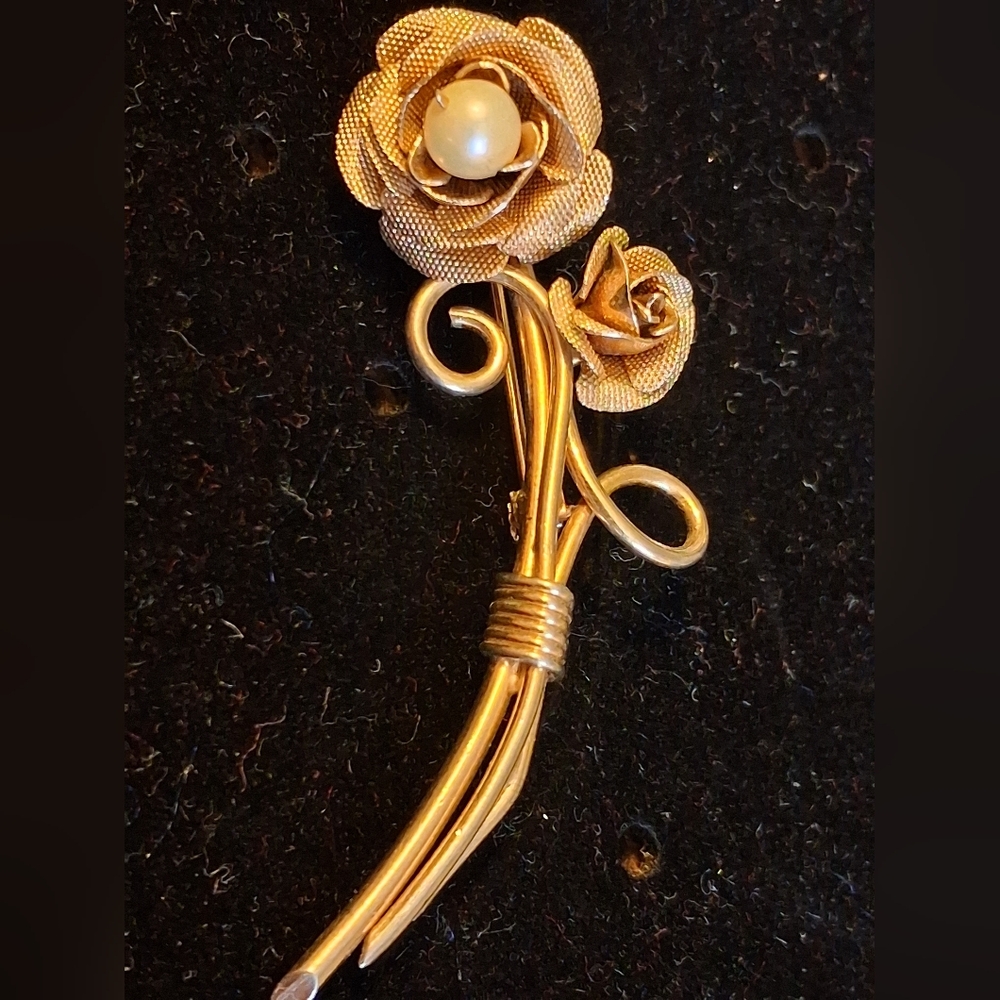 Vintage Goldtone Mesh Rose Brooch with Faux Pearl Accent